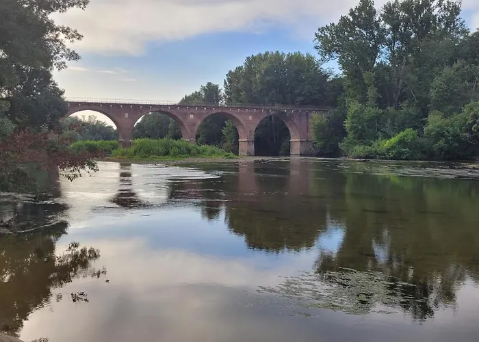 D'hôte, Au Pays De Cocagne ! Alojamento de Acomodação e Pequeno-almoço